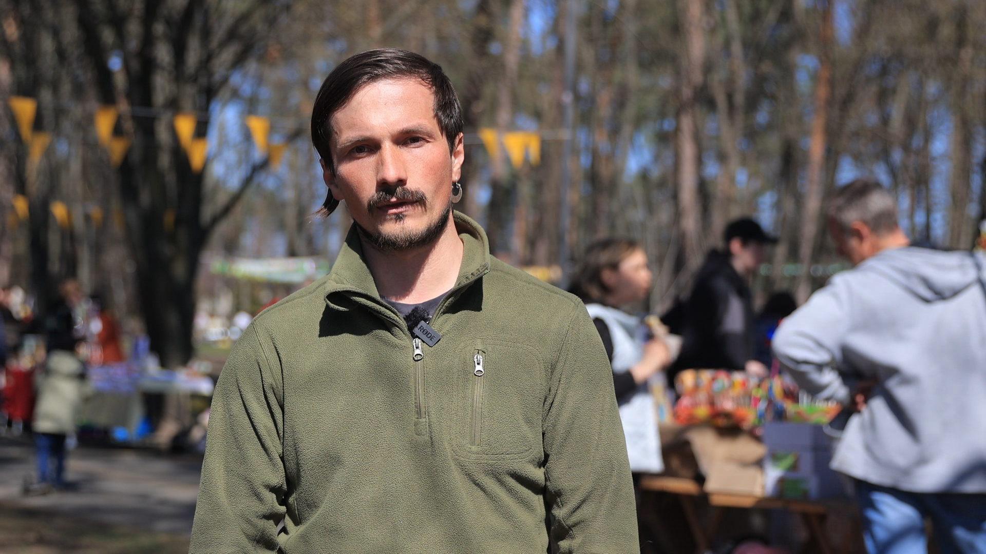 “Безкоштовно навчаємо ветеранів основам бджільництва”. Інтерв’ю із засновником сімейної пасіки 
